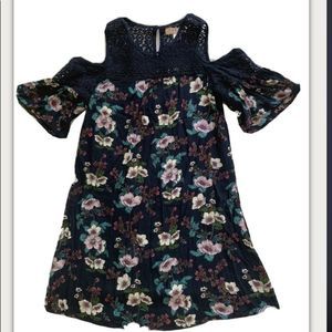Zoe and rose cold shoulder floral dress L 7293